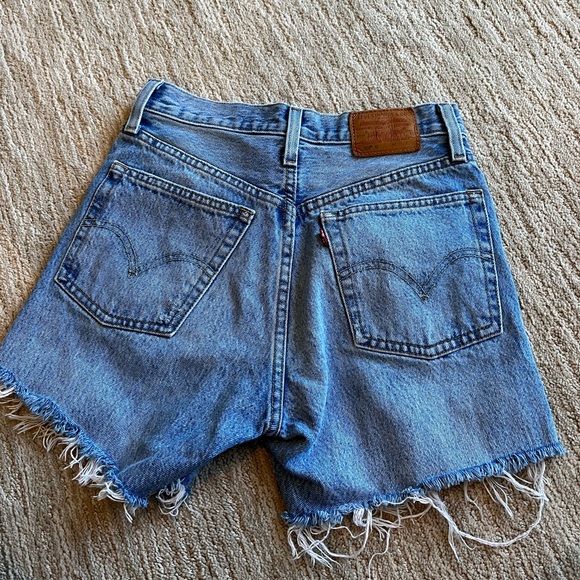 Levi’s 501 High Rise Shorts - Picture 3 of 3